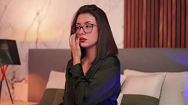 EmaSaenz online show from December 18, 9:18 pm