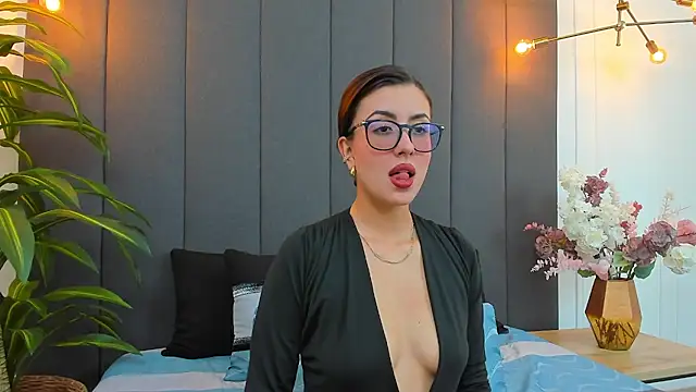 EmaSaenz online show from February 7, 11:03 pm