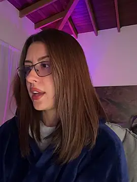 EmaSaenz online show from March 3, 8:00 pm