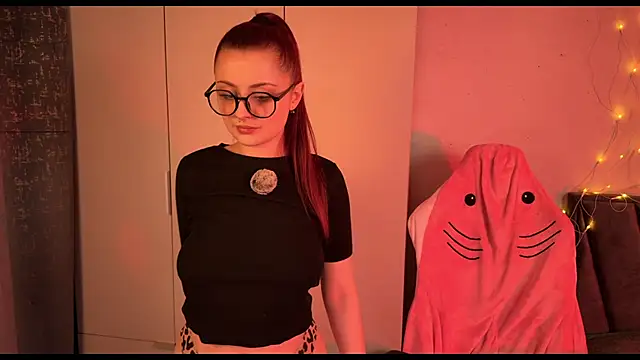 RozieRose online show from December 2, 2:28 am