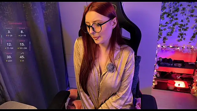 RozieRose online show from April 4, 4:48 pm