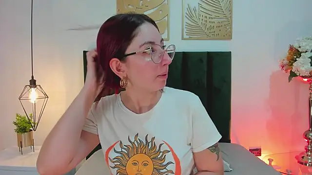 Emilywatsonn online show from December 29, 2:10 pm
