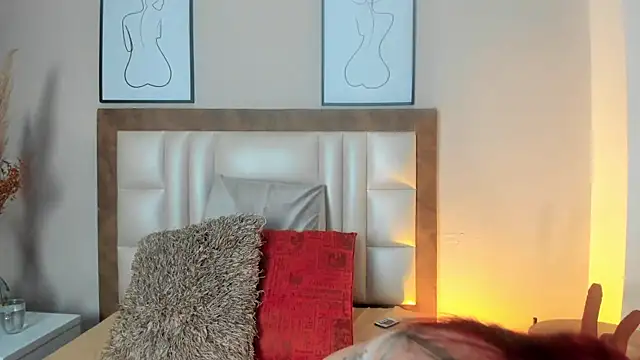 Emilywatsonn online show from January 2, 2:24 pm