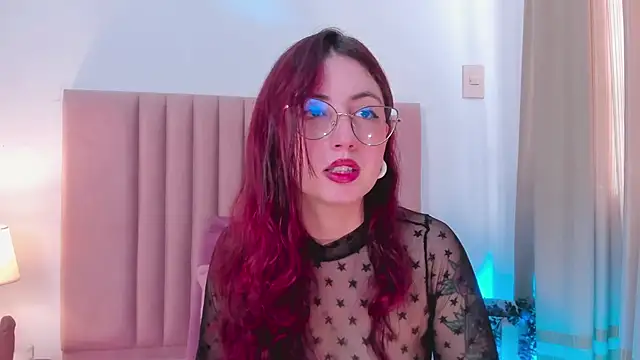 Emilywatsonn online show from January 7, 12:09 pm