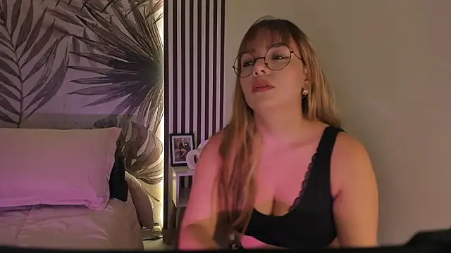 Samaantha-White online show from February 25, 11:31 am