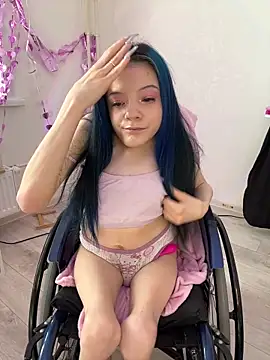 MiniSophiaa online show from March 13, 7:48 am