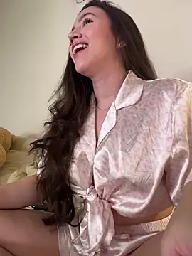 Amelia Rouse online show from December 19, 4:03 pm