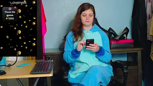 TreeJeanne online show from November 1, 3:08 am