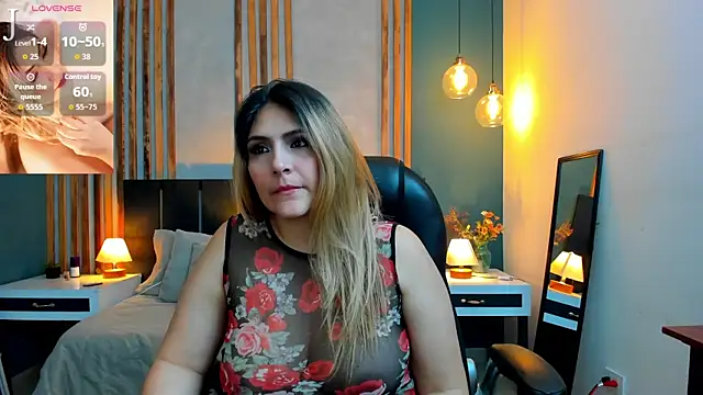 Melanie silver  online show from June 3, 9:09 pm
