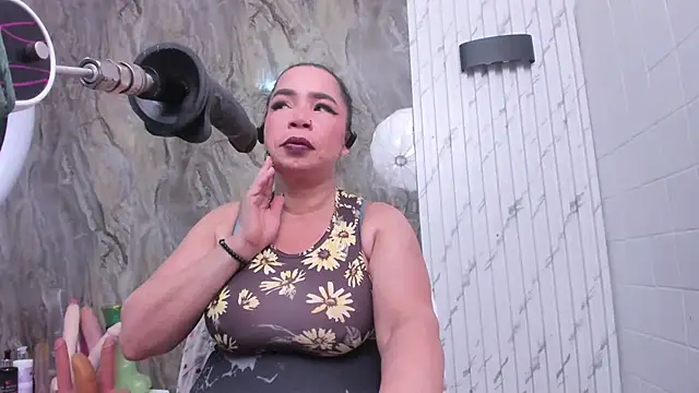 Snapshot of annie_wigg chatting on December 18, 3:45 am annie wigg online show from December 18, 3:45 am