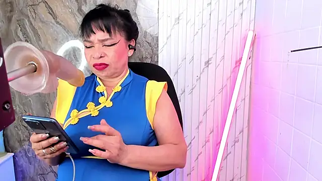 Snapshot of annie_wigg chatting on February 20, 3:14 am annie wigg online show from February 20, 3:14 am