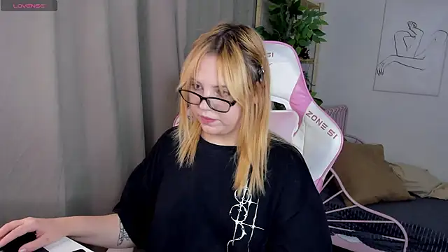 Stacy Luv online show from October 20, 1:17 am