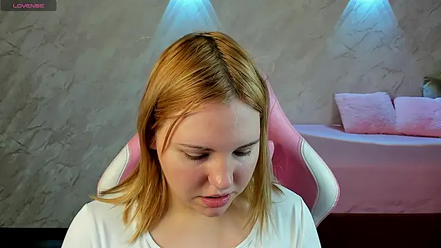 Snapshot of Stacy_Luv chatting on February 2, 9:08 am Stacy Luv online show from February 2, 9:08 am