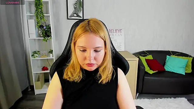 Snapshot of Stacy_Luv chatting on February 5, 9:03 am Stacy Luv online show from February 5, 9:03 am