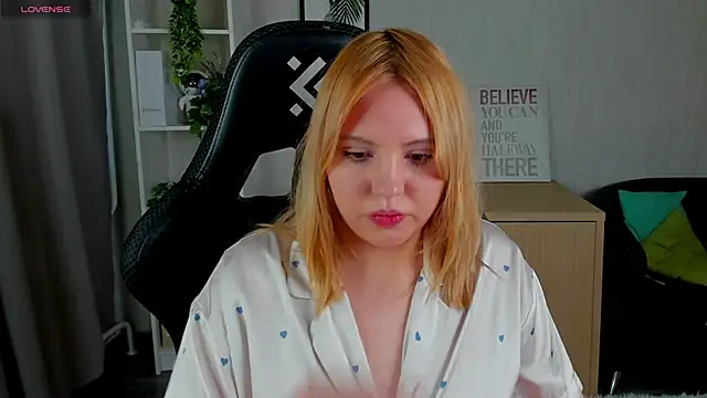 Snapshot of Stacy_Luv chatting on February 11, 9:25 am Stacy Luv online show from February 11, 9:25 am