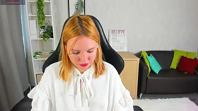 Snapshot of Stacy_Luv chatting on February 14, 9:06 am Stacy Luv online show from February 14, 9:06 am