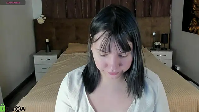 Snapshot of Stacy_Luv chatting on February 19, 8:32 am Stacy Luv online show from February 19, 8:32 am