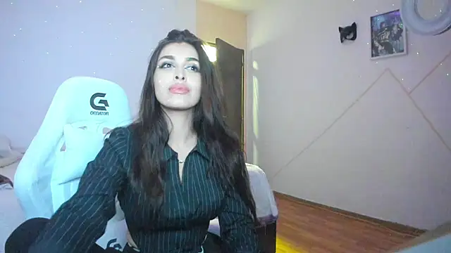 EvaWhisper online show from December 7, 9:00 pm