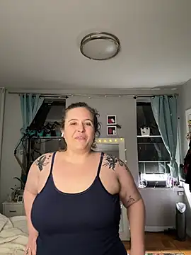 Snapshot of sylviahhh chatting on April 15, 12:50 am sylviahhh online show from April 15, 12:50 am