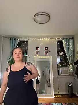 Snapshot of sylviahhh chatting on June 16, 1:30 am sylviahhh online show from June 16, 1:30 am