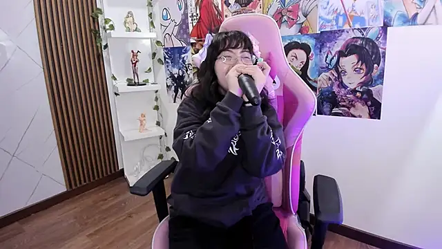 Snapshot of Purplee_Baby chatting on December 4, 9:24 pm Purplee Baby online show from December 4, 9:24 pm