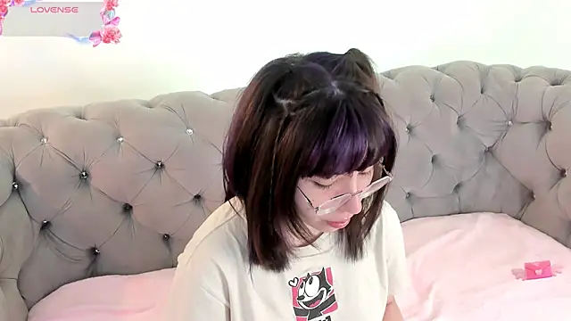 Snapshot of Purplee_Baby chatting on December 14, 12:01 am Purplee Baby online show from December 14, 12:01 am