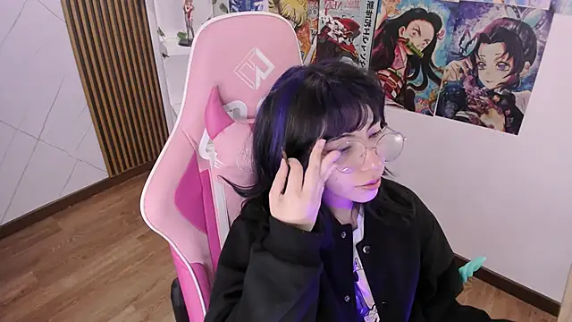 Snapshot of Purplee_Baby chatting on December 15, 7:10 pm Purplee Baby online show from December 15, 7:10 pm