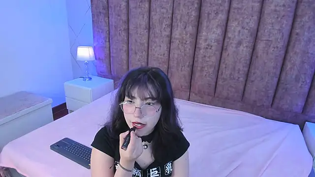 Snapshot of Purplee_Baby chatting on January 2, 10:44 pm Purplee Baby online show from January 2, 10:44 pm