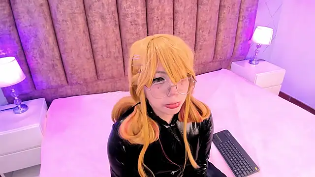 Snapshot of Purplee_Baby chatting on February 7, 8:42 pm Purplee Baby online show from February 7, 8:42 pm