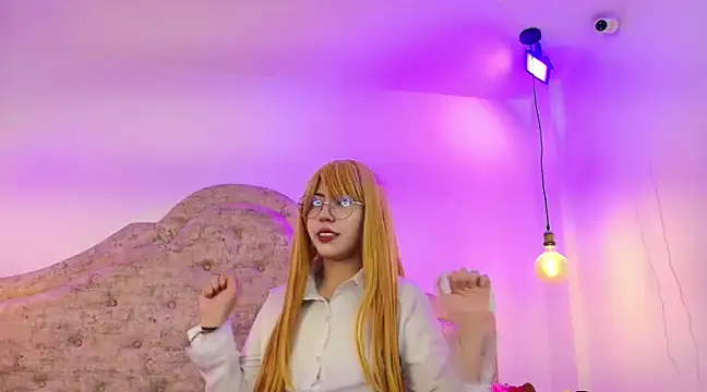 Snapshot of Purplee_Baby chatting on February 8, 8:42 pm Purplee Baby online show from February 8, 8:42 pm