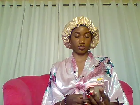 Queeen model online show from October 6, 9:34 pm