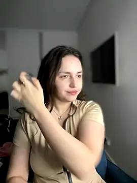 HoneySweetBee online show from November 28, 11:18 pm