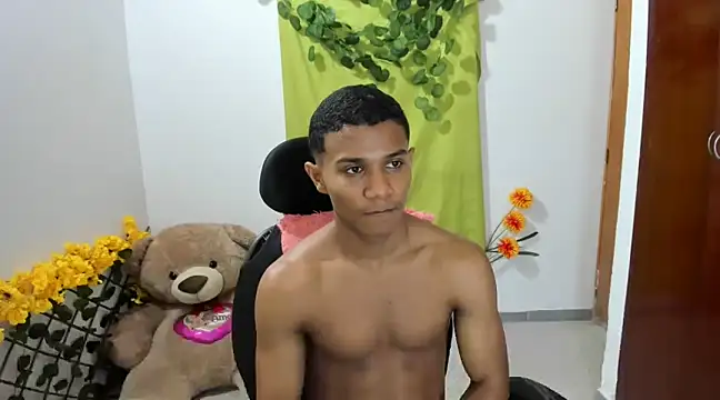 Snapshot of corzoethan chatting on December 26, 4:47 pm corzoethan online show from December 26, 4:47 pm