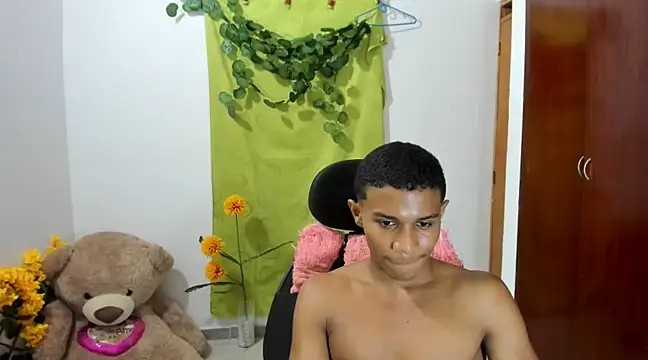 Snapshot of corzoethan chatting on February 4, 2:39 am corzoethan online show from February 4, 2:39 am