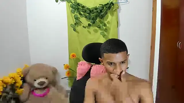 Snapshot of corzoethan chatting on February 6, 11:15 pm corzoethan online show from February 6, 11:15 pm