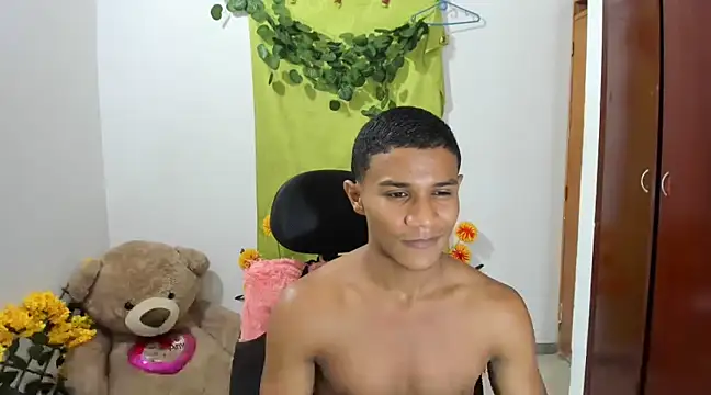 Snapshot of corzoethan chatting on March 13, 10:54 pm corzoethan online show from March 13, 10:54 pm