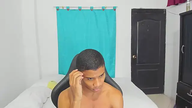 Snapshot of corzoethan chatting on September 10, 2:22 am corzoethan online show from September 10, 2:22 am