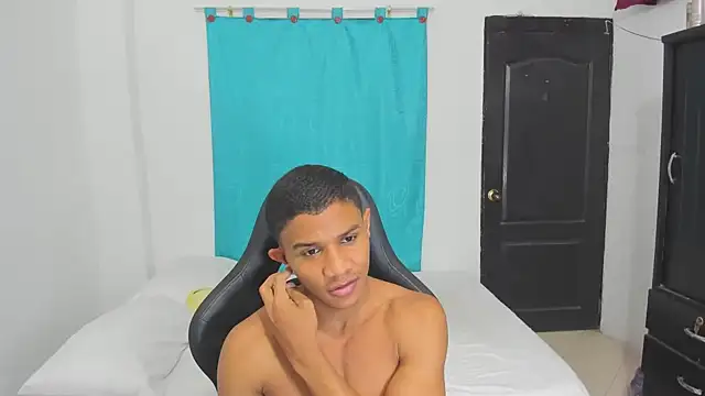 Snapshot of corzoethan chatting on September 14, 11:15 pm corzoethan online show from September 14, 11:15 pm