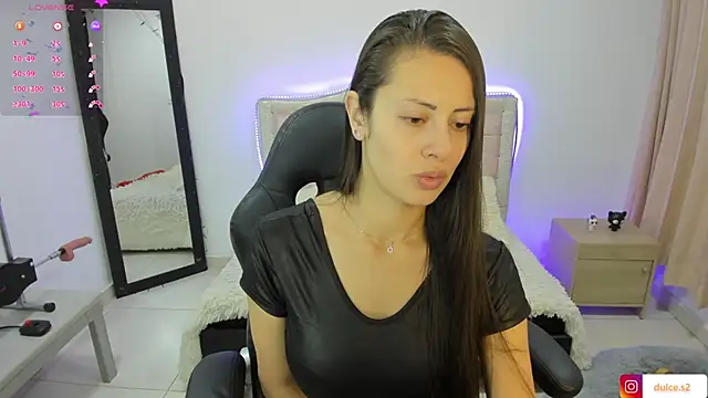 Snapshot of baby_love03 chatting on February 18, 6:42 am baby love03 online show from February 18, 6:42 am