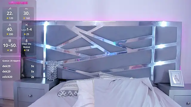 NinnaVous online show from January 7, 7:49 pm