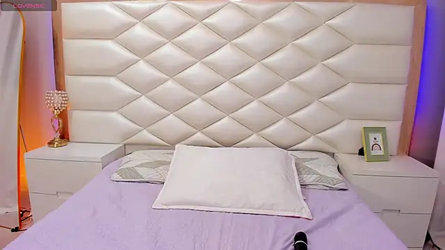 NinnaVous online show from April 21, 1:18 am