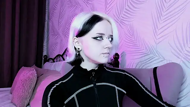 Holy Silvia online show from December 19, 8:13 am
