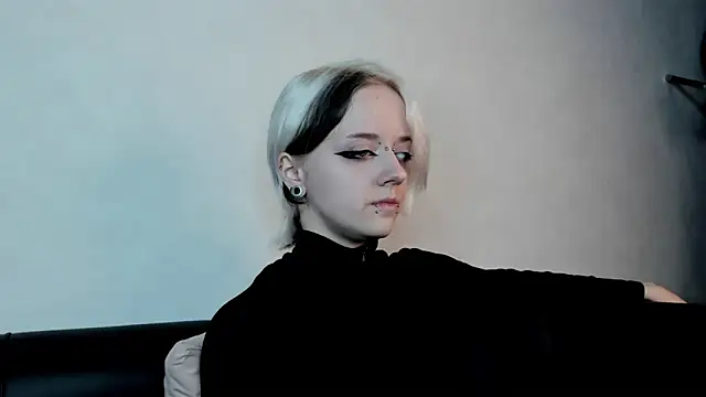 Holy Silvia online show from February 28, 11:58 am