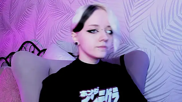 Holy Silvia online show from March 7, 9:18 am