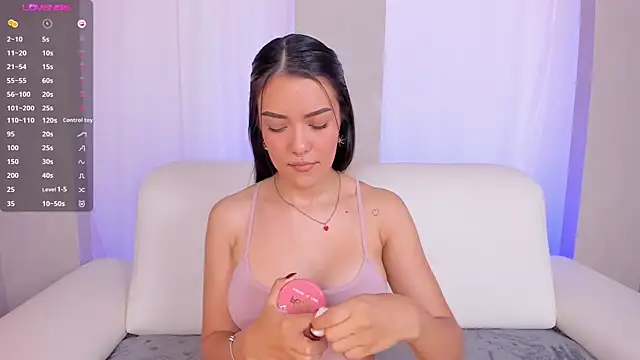 lexiethompson  online show from July 9, 12:20 pm