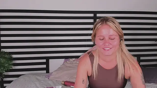 stefanny ruiz  online show from December 10, 6:28 pm