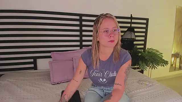 stefanny ruiz  online show from January 14, 12:45 pm