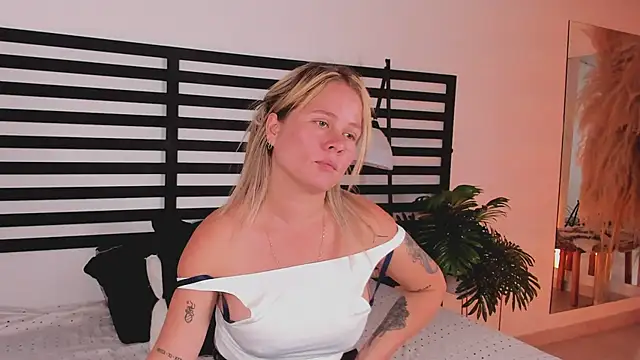 stefanny ruiz  online show from January 21, 3:32 pm