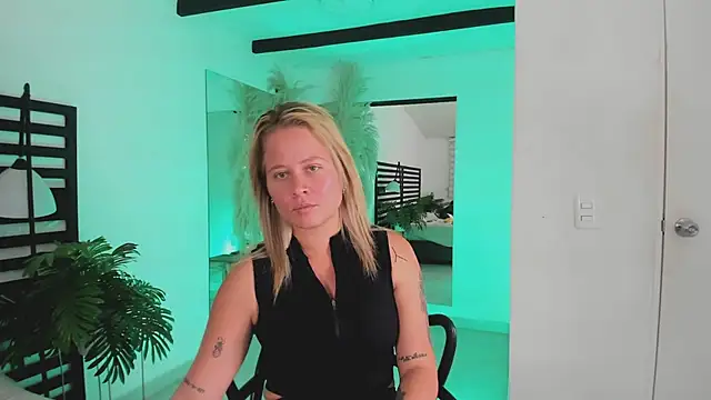 stefanny ruiz  online show from January 28, 3:25 pm