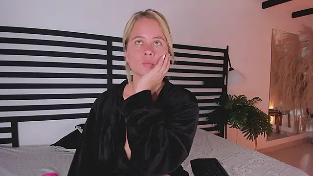 stefanny ruiz  online show from February 4, 6:27 pm